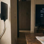 Antenne tnt reception difficile interieur : signal TV instable près de la fenêtre